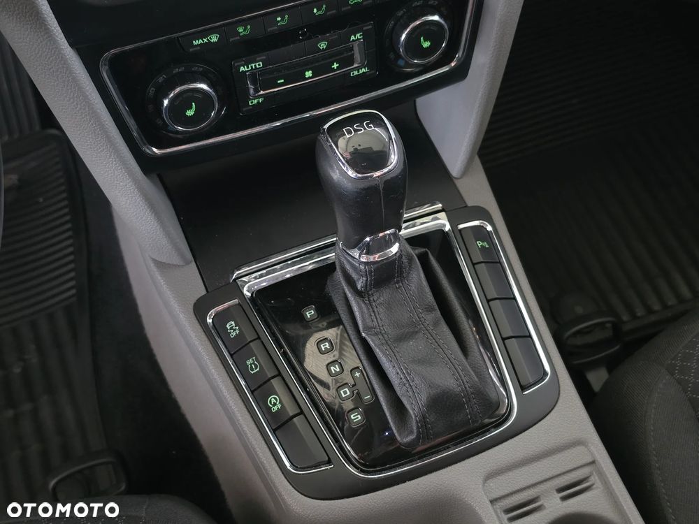 Skoda Superb 2.0 TDI Elegance DSG - 13