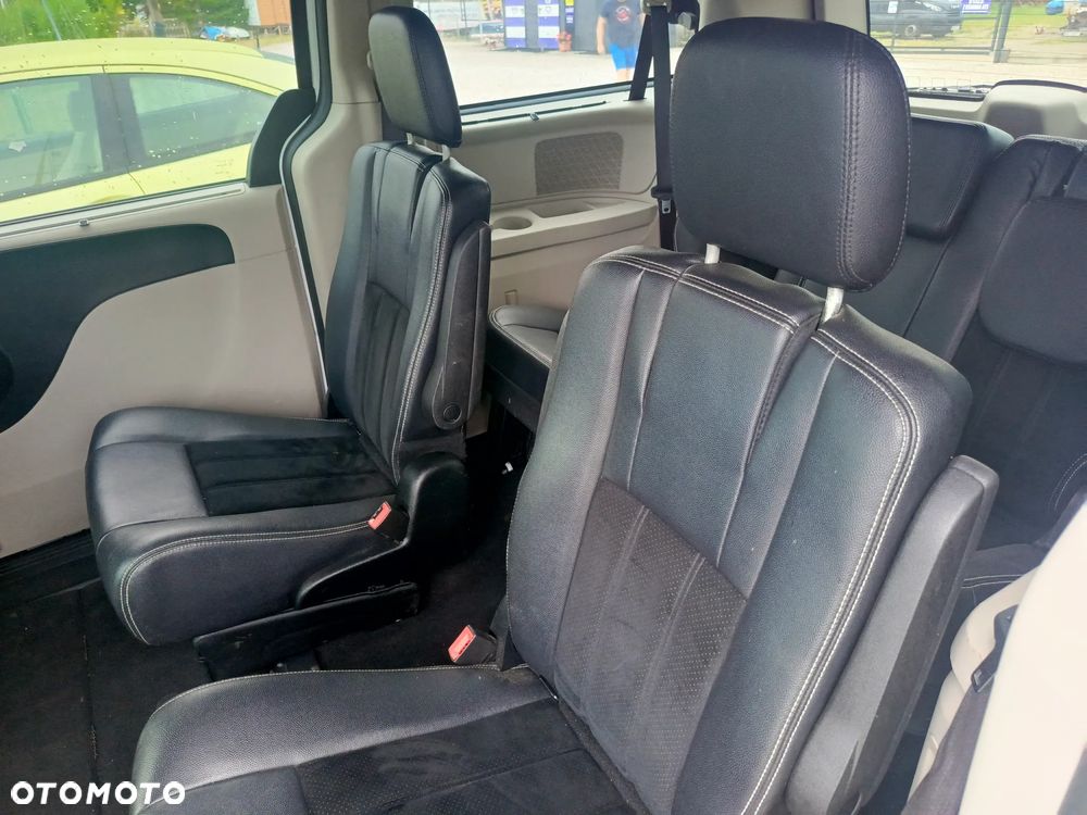 Dodge Grand Caravan - 8