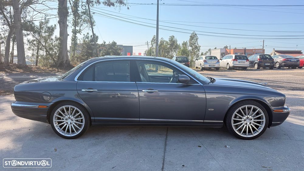 Jaguar XJ - 4