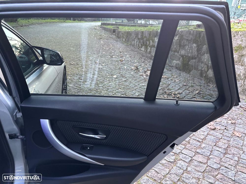 BMW 320 d xDrive Pack M - 37