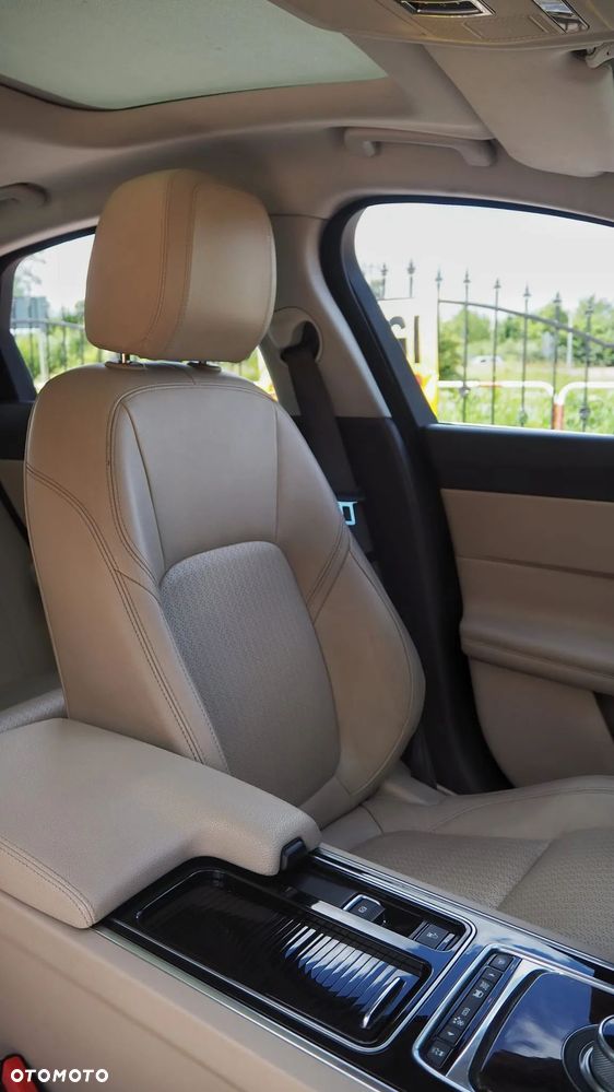 Jaguar XF 3.0 TDV6 Prestige - 15
