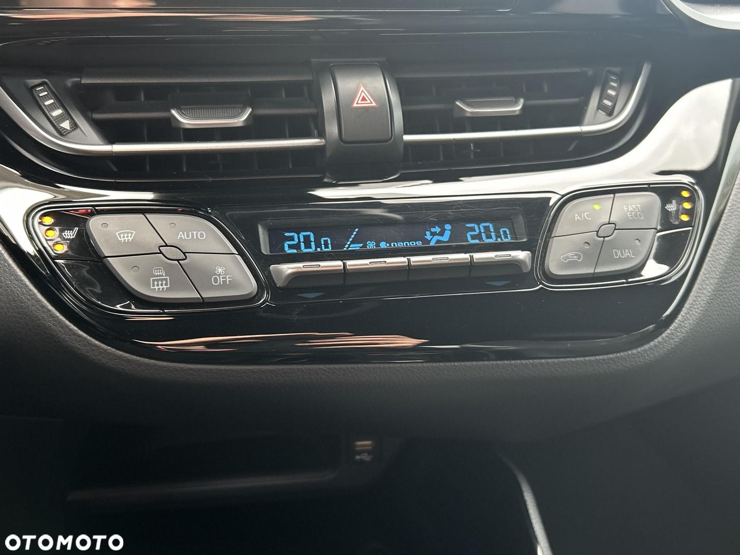 Toyota C-HR - 16