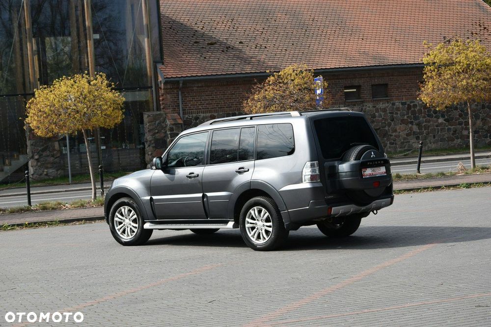 Mitsubishi Pajero - 16
