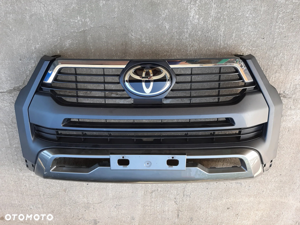 Atrapa Grill Toyota Hilux Invincible 2021r->