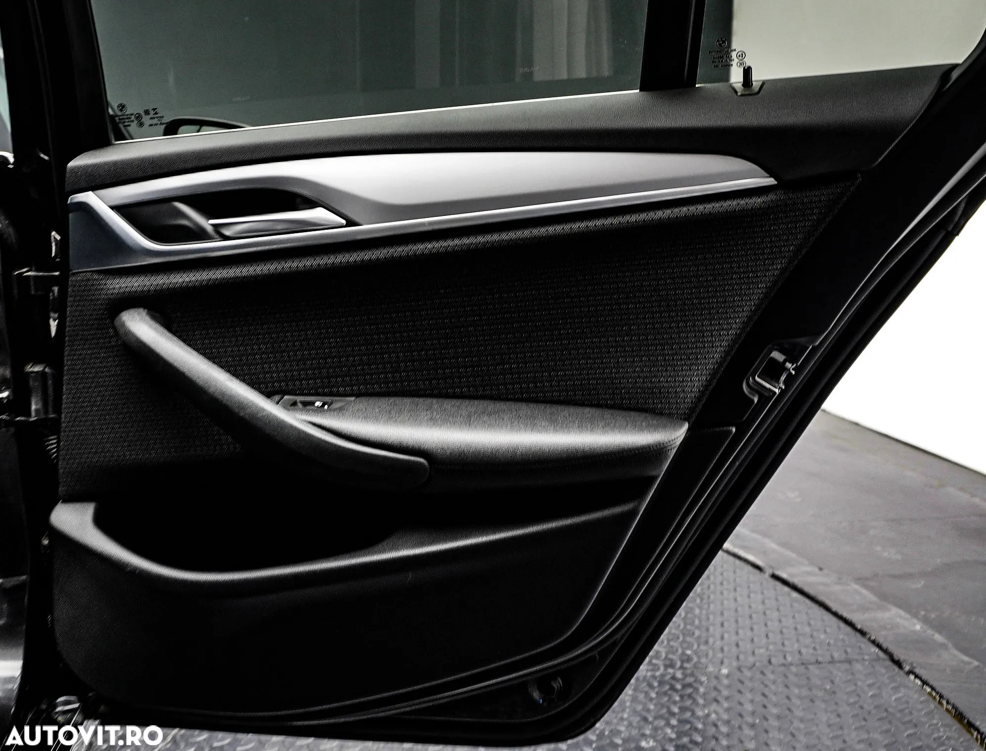 BMW Seria 5 520d AT - 30
