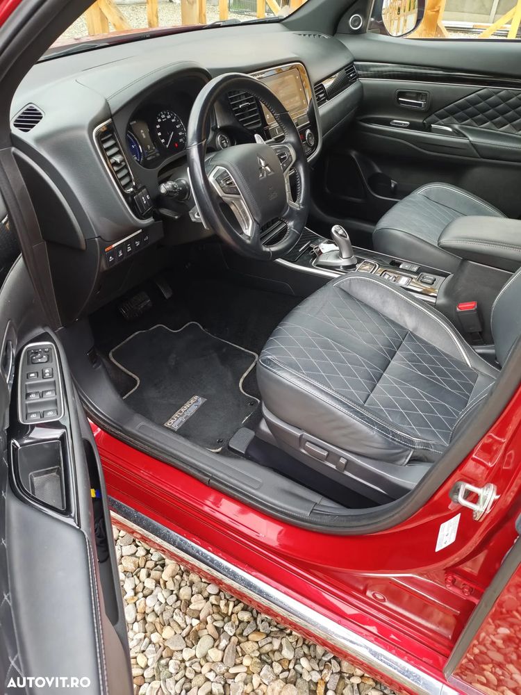 Mitsubishi Outlander PHEV 2.4 L 4X4 Instyle+ - 20