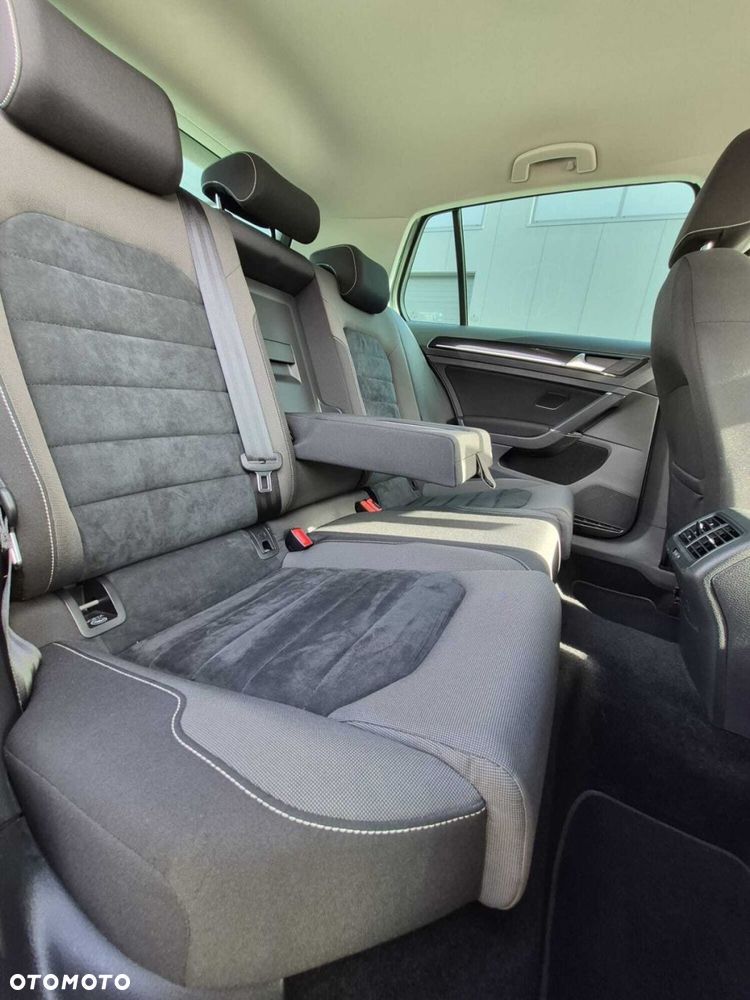 Volkswagen Golf - 25