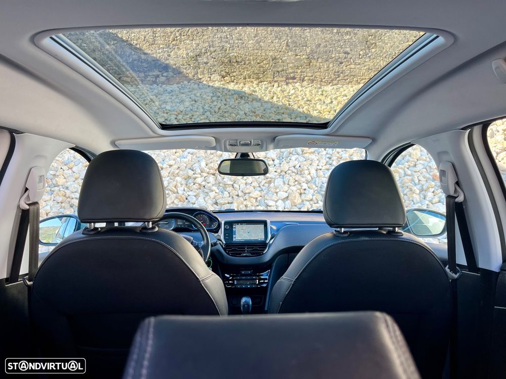Peugeot 2008 1.2 PureTech Style - 45