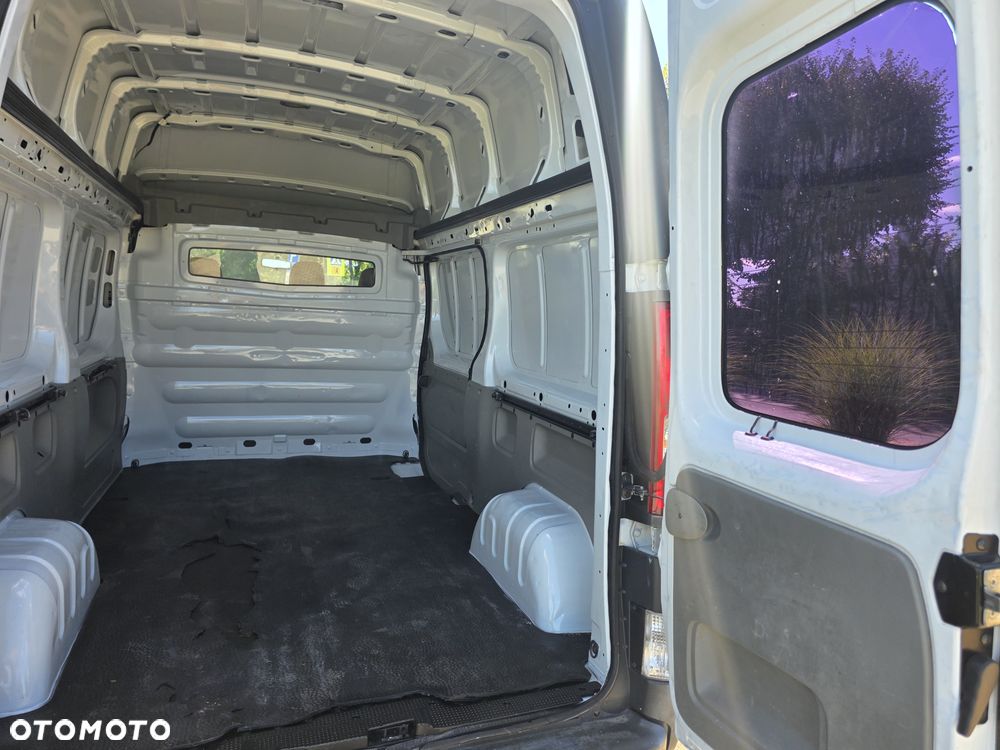 Opel Vivaro - 11