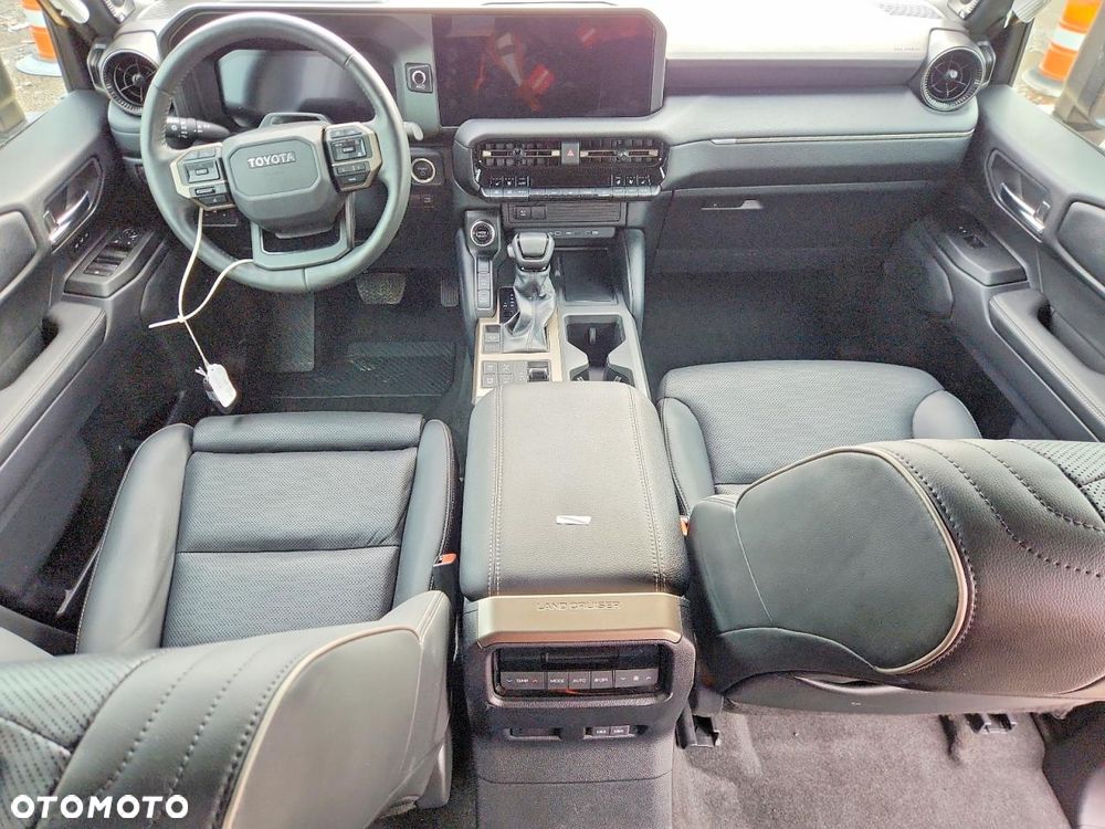 Toyota Land Cruiser - 7