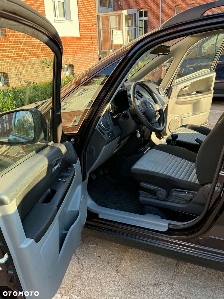 Suzuki SX4 1.6 Comfort Plus - 14
