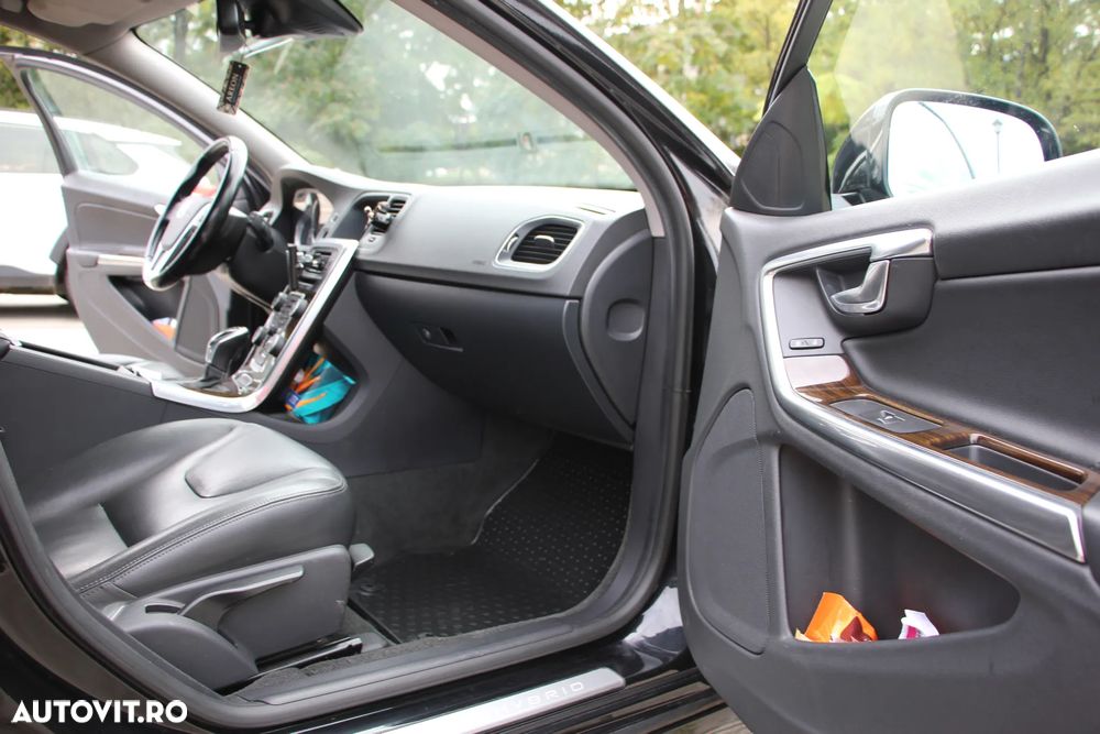 Volvo V60 D6 Plug-In-Hybrid AWD Geartronic Summum - 11