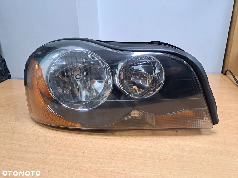 LAMPA PRZEDNIA VOLVO XC90 H7 CZARNY ŚRODEK 30678175