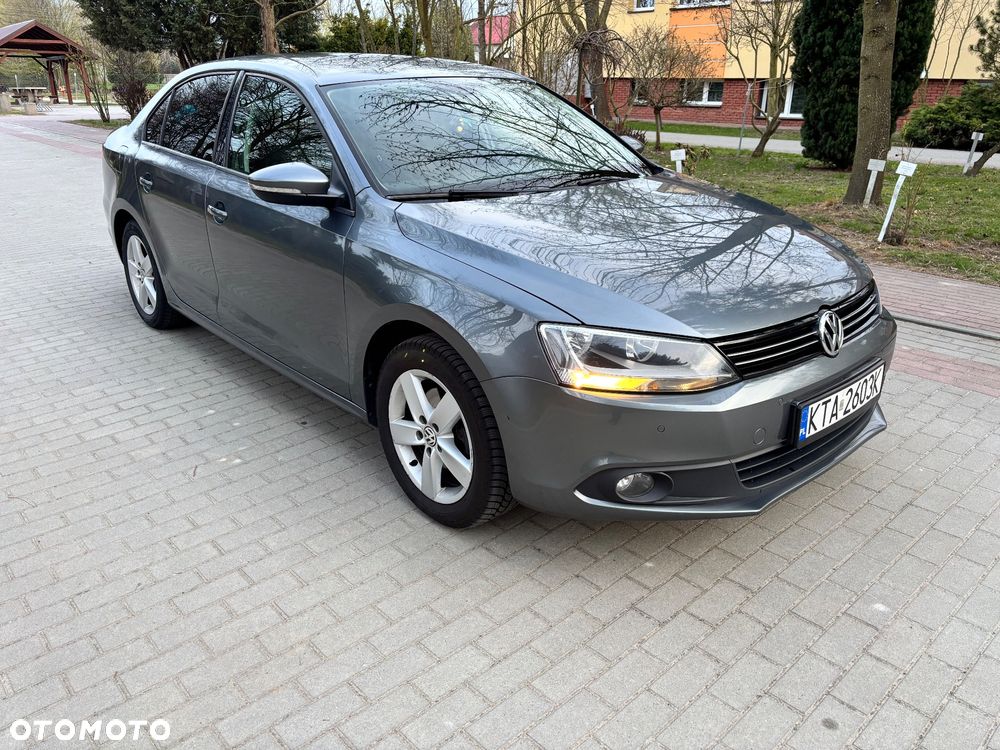 Volkswagen Jetta 1.6 TDI DPF Trendline - 8
