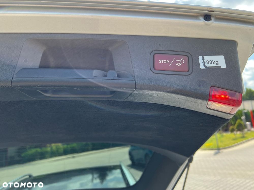 Mercedes-Benz Klasa E 300 BlueTEC 7G-TRONIC - 22