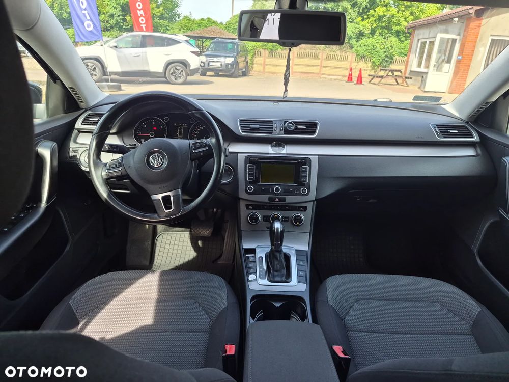Volkswagen Passat - 17