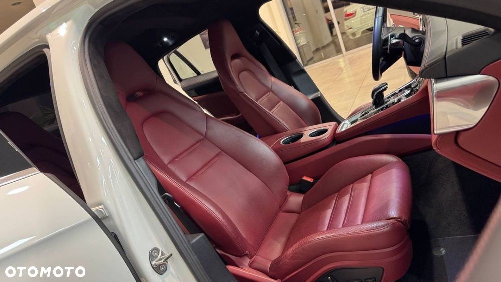 Porsche Panamera 4 Platinum Edition - 32
