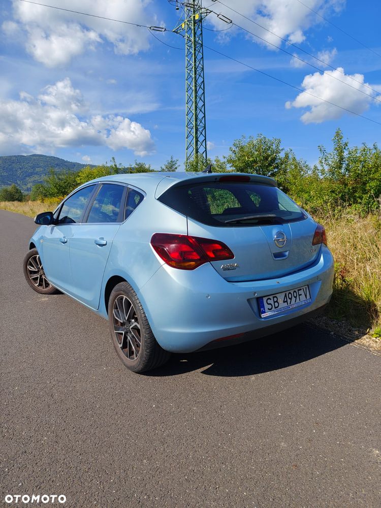 Opel Astra 1.7 CDTI DPF Cosmo - 4