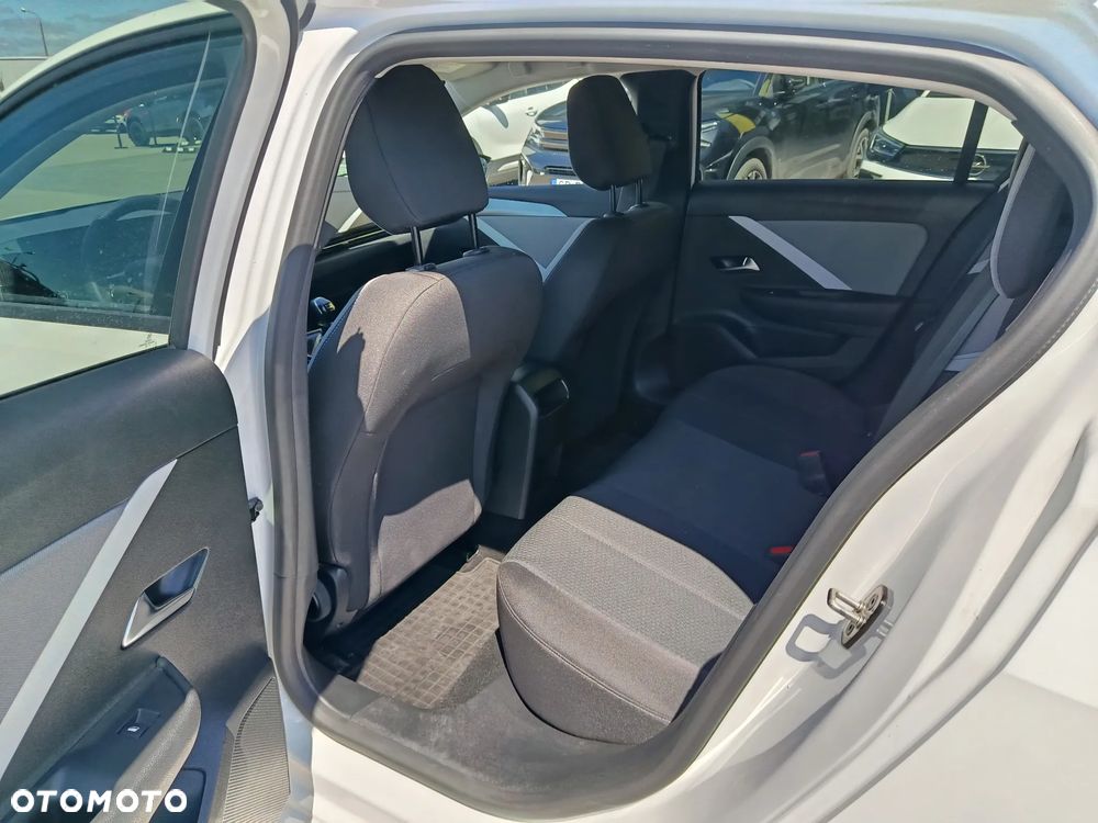 Opel Astra 1.2 T Business Edition S&S - 12