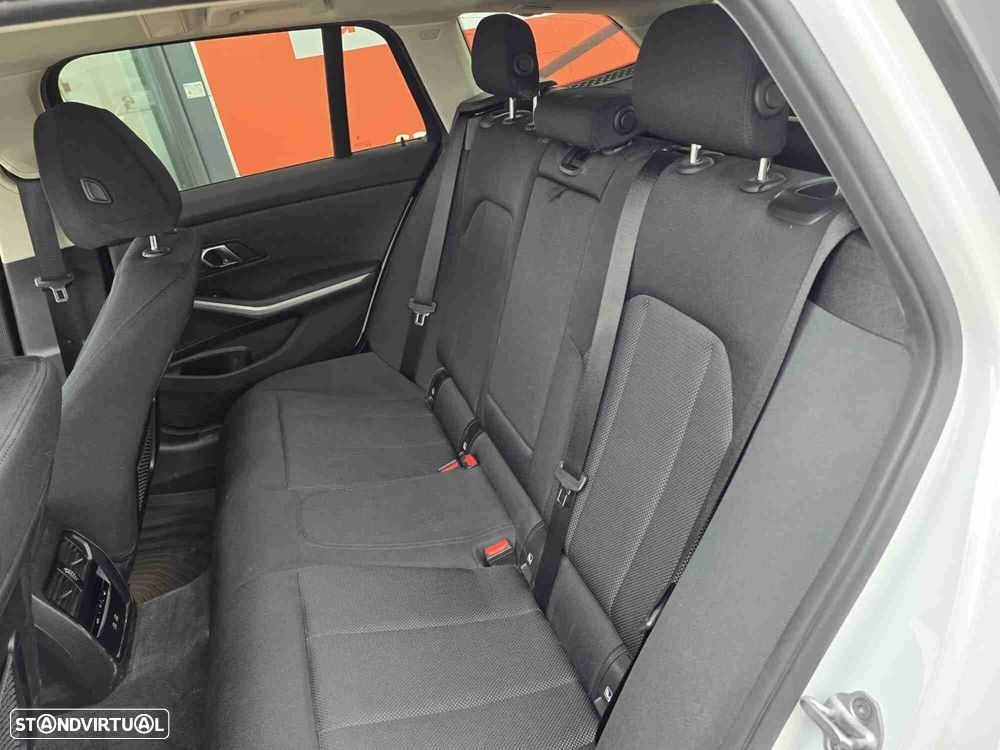 BMW 320 e Touring Auto - 6