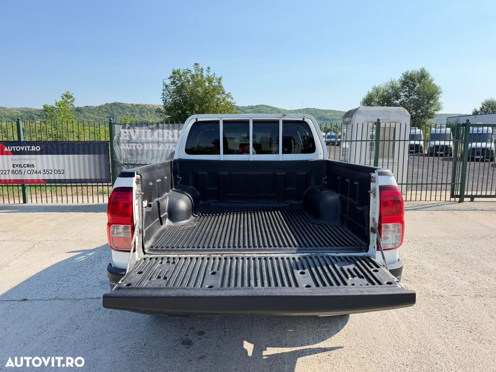 Toyota Hilux 2.4D 150CP 4x4 Double Cab 6MT Style - 27