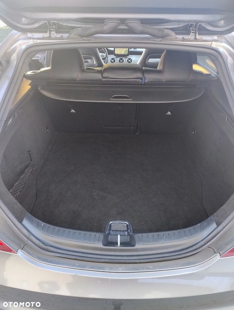 Mercedes-Benz CLA 180 7G-DCT UrbanStyle Edition - 14