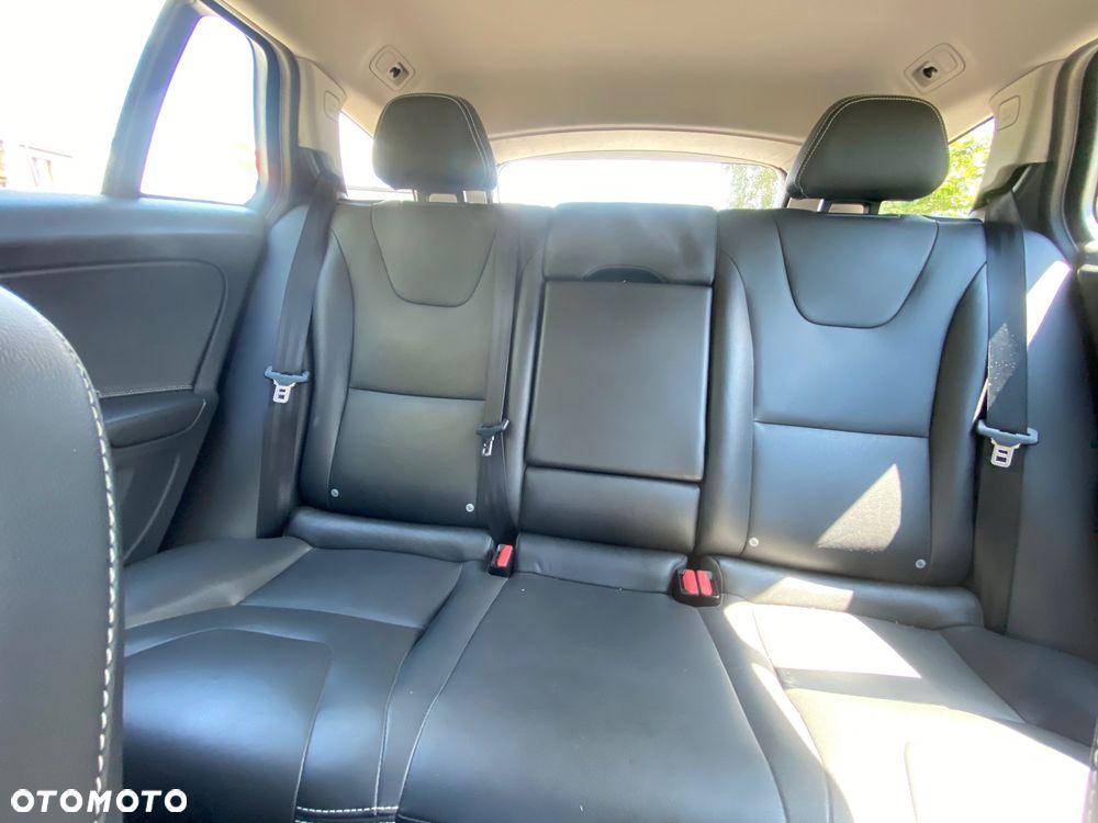 Volvo V60 D4 Drive-E Dynamic Edition (Momentum) - 11