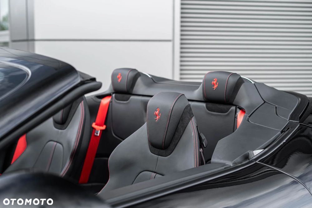 Ferrari Roma Spider - 22