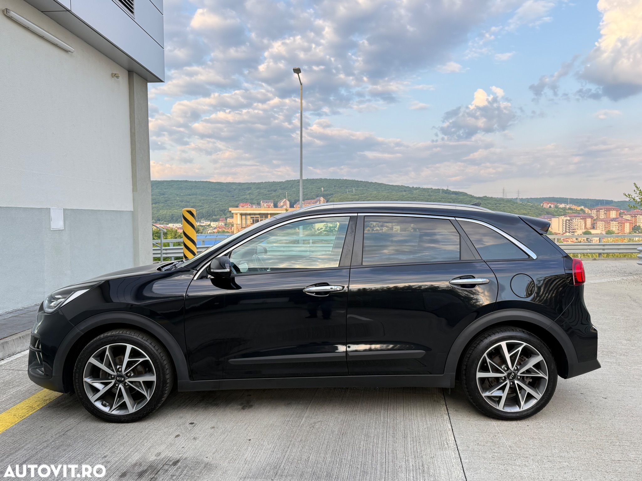 Kia Niro 1.6 GDI 2WD Aut. Spirit - 2