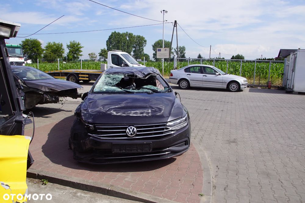 Auto na części - Volkswagen Passat B8 Sedan Lift 2.0 TDI 150 KM DSRB UEM LB7R 57 TYS. KM 2020R Silnik Skrzynia Drzwi Lampa Klapa Zderzak Deska Kokpit Sterownik Moduł Radio Felga - 3