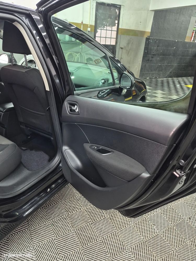 Peugeot 308 1.6 e-HDi Active CMP6 - 18