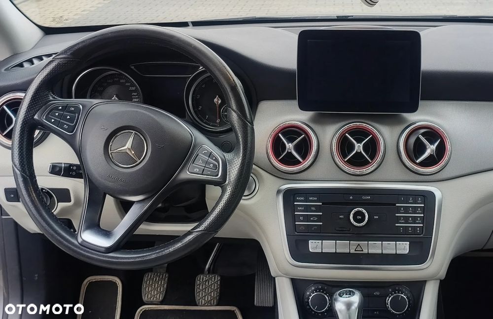 Mercedes-Benz CLA 180 - 24