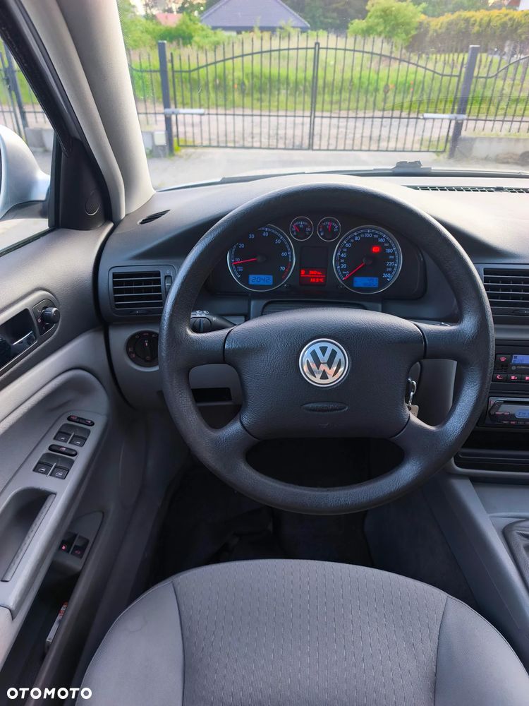 Volkswagen Passat 1.6 - 10
