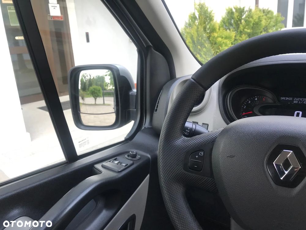 Renault Trafic Grand 1.6 dCi - 31