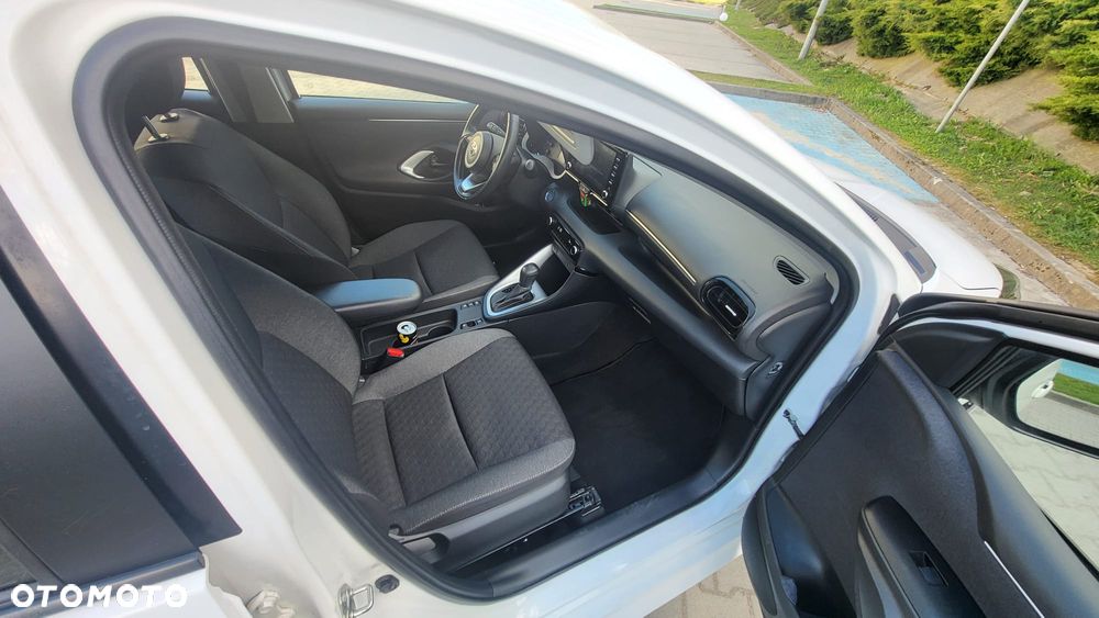 Toyota Yaris Hybrid 100 Dynamic - 17