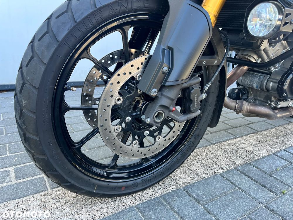 Suzuki V-STROM - 10