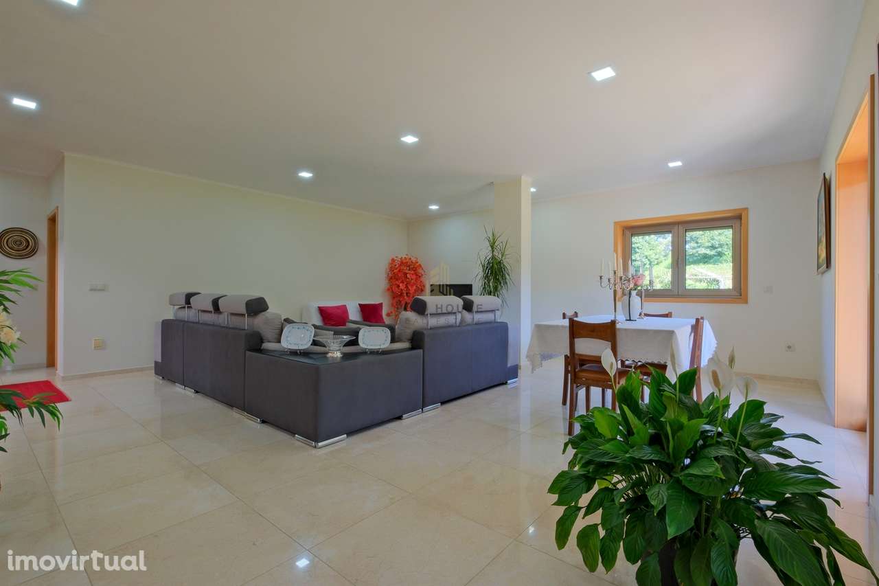 Vende-se Moradia Isolada T5, com amplo jardim, implantada em terreno c - Grande imagem: 5/60