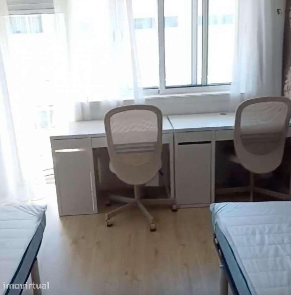 Quarto - localizado em Paranhos Porto - Grande imagem: 2/13
