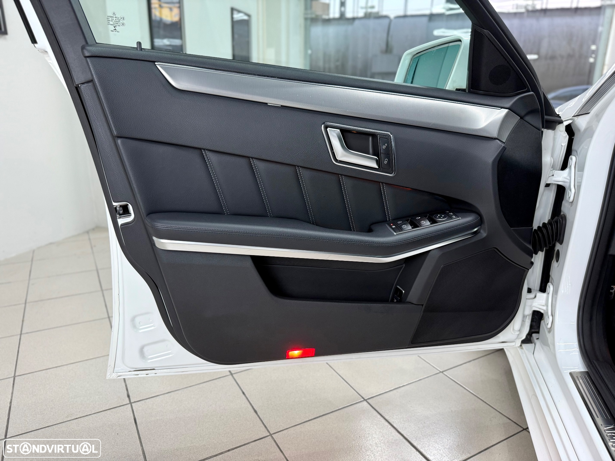 Mercedes-Benz E 300 Bluetec Hybrid Avantgarde - 21