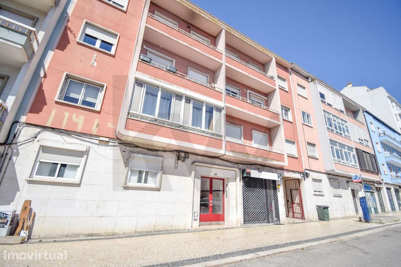 Prédio para investimento na Av. de Roma | 3 andares com garagens box | - Grande imagem: 3/13