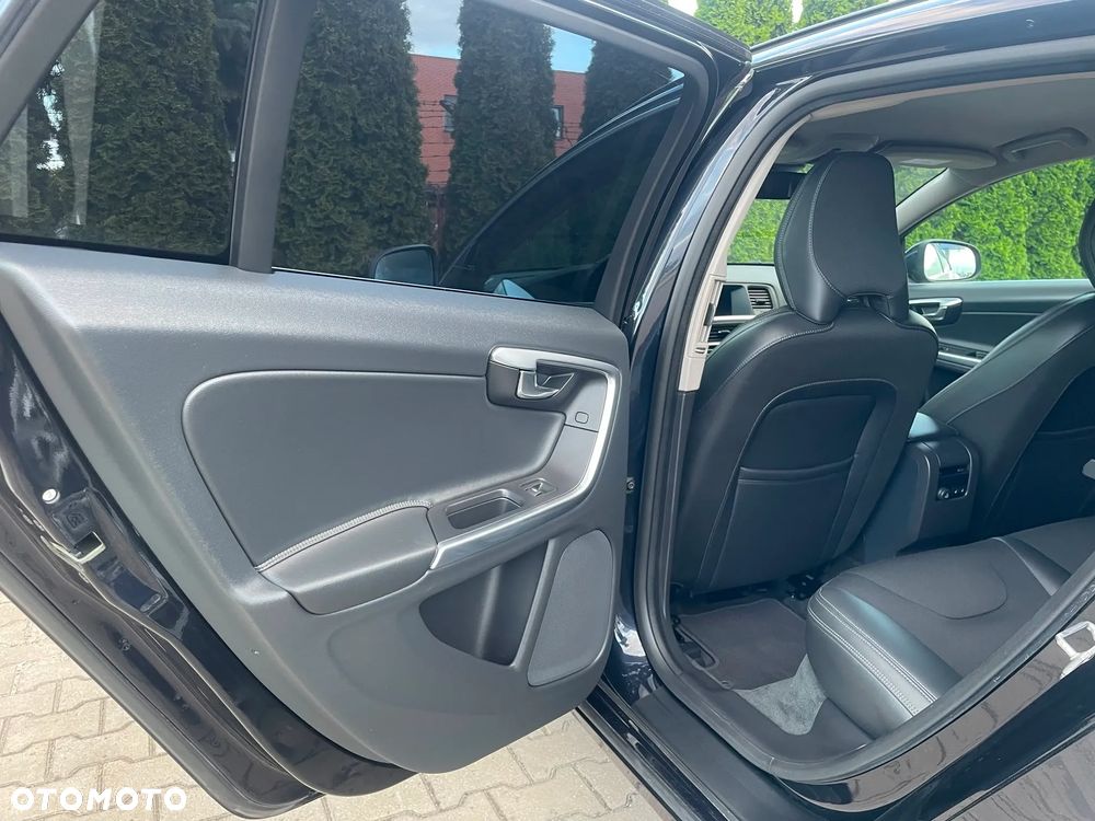 Volvo V60 D3 Momentum - 24