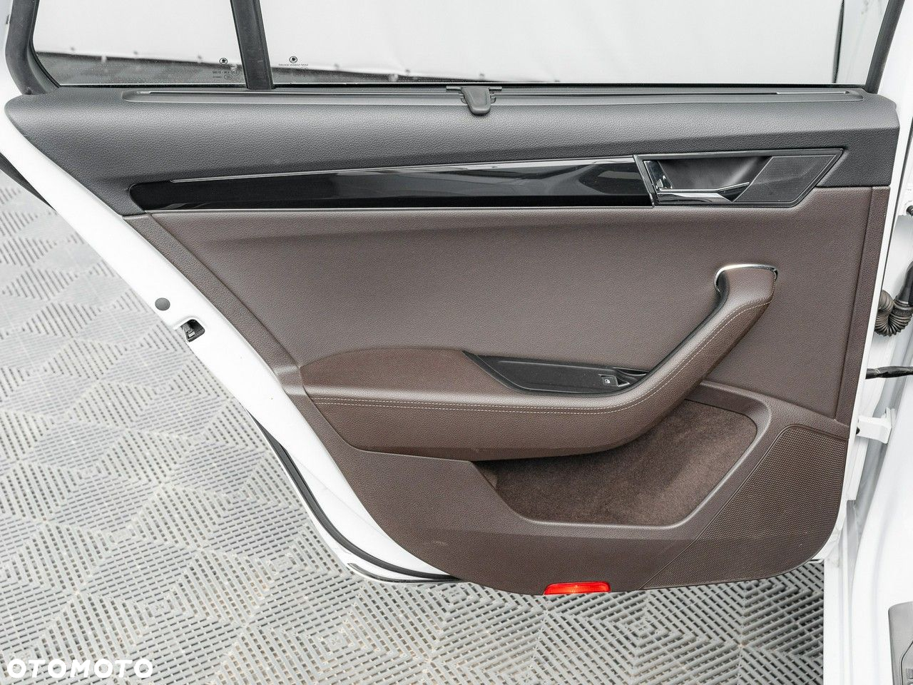 Skoda Superb 2.0 TDI SCR L&K DSG - 25