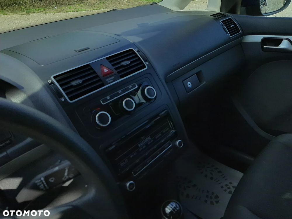 Volkswagen Touran - 15