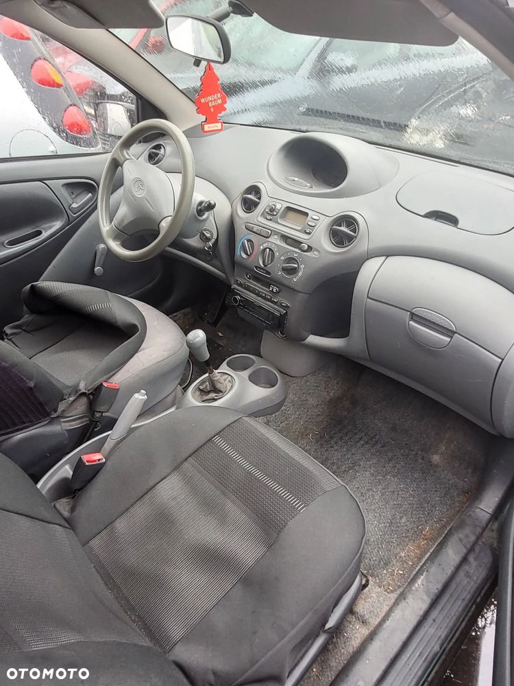 Części- Toyota yaris  Pojemność: 998  Rok: 1999  Benzyna - 5