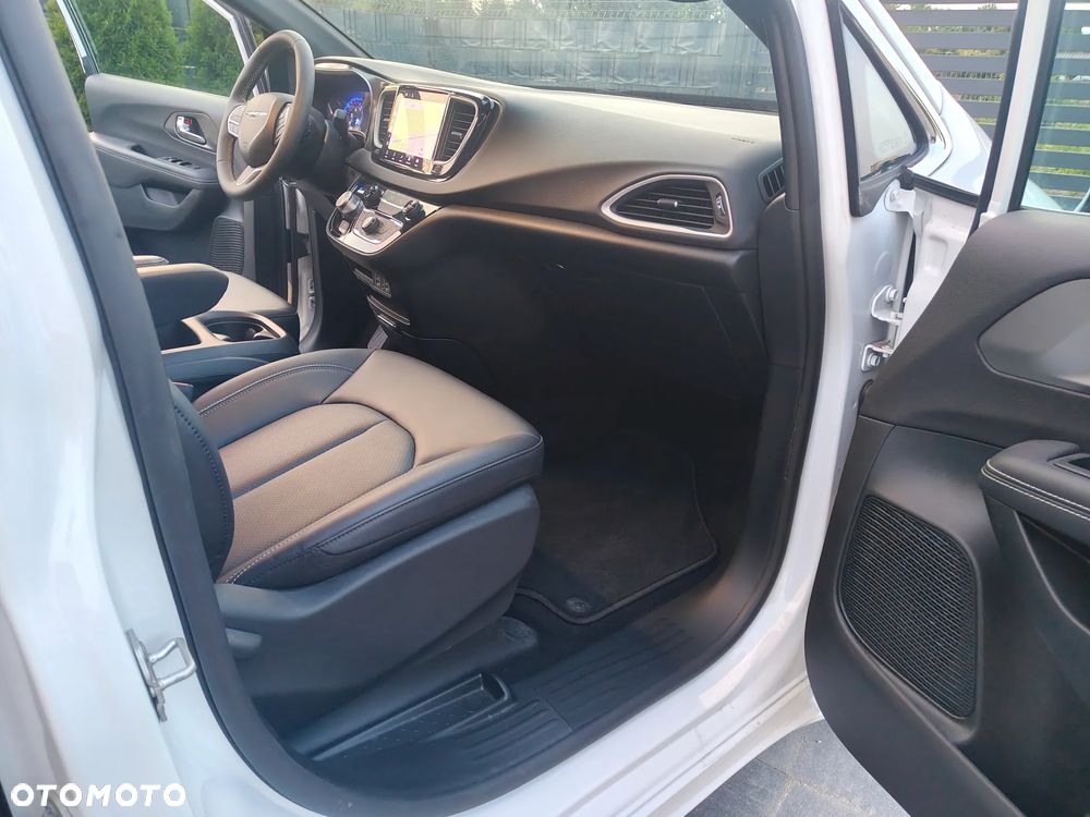 Chrysler Pacifica - 26