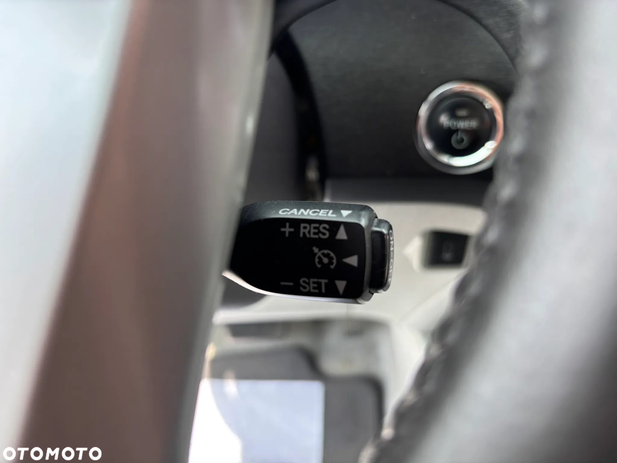 Toyota Prius (Hybrid) Executive - 20