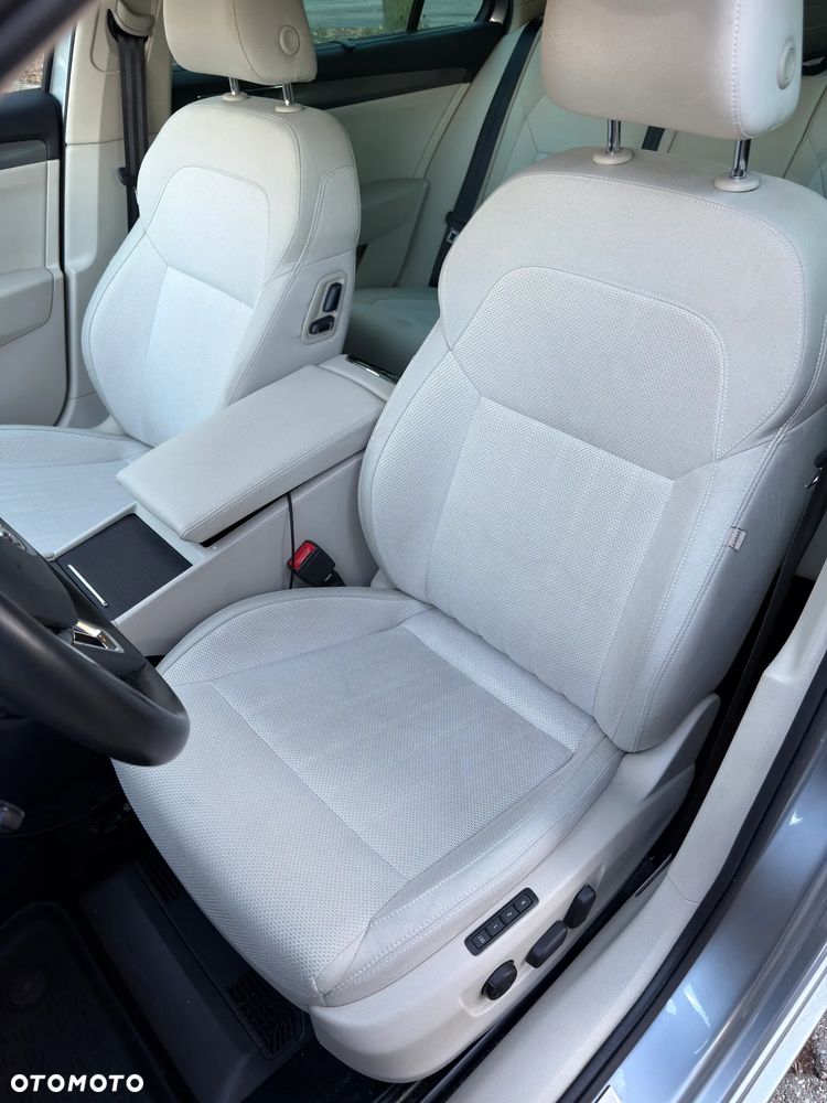 Skoda Superb 2.0 TDI SCR 4x4 Style DSG - 15