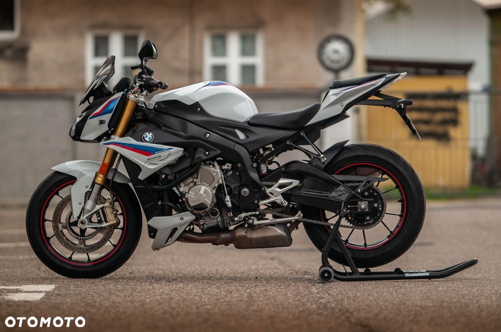 BMW S - 1