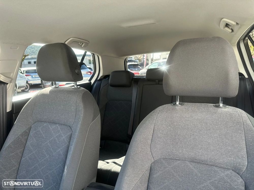VW Golf 2.0 TDI Conceptline - 37