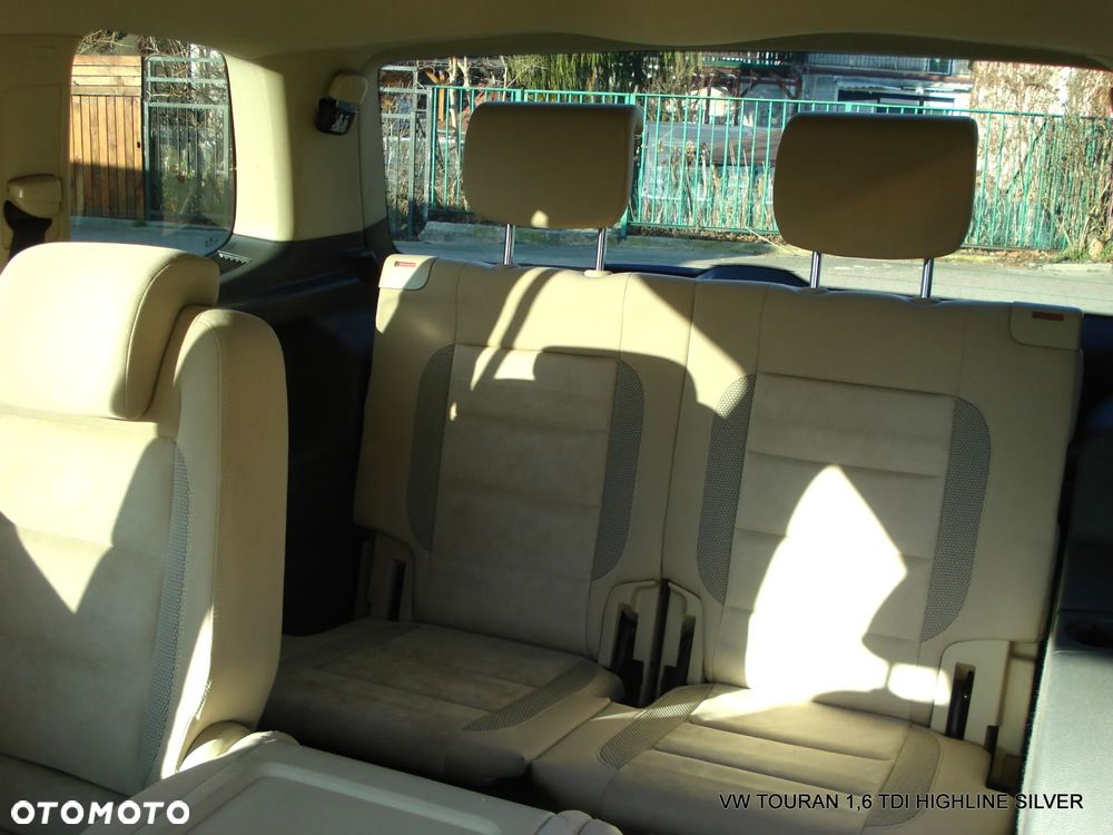 Volkswagen Touran 1.6 TDI DPF BlueMotion Technology DSG Highline - 10